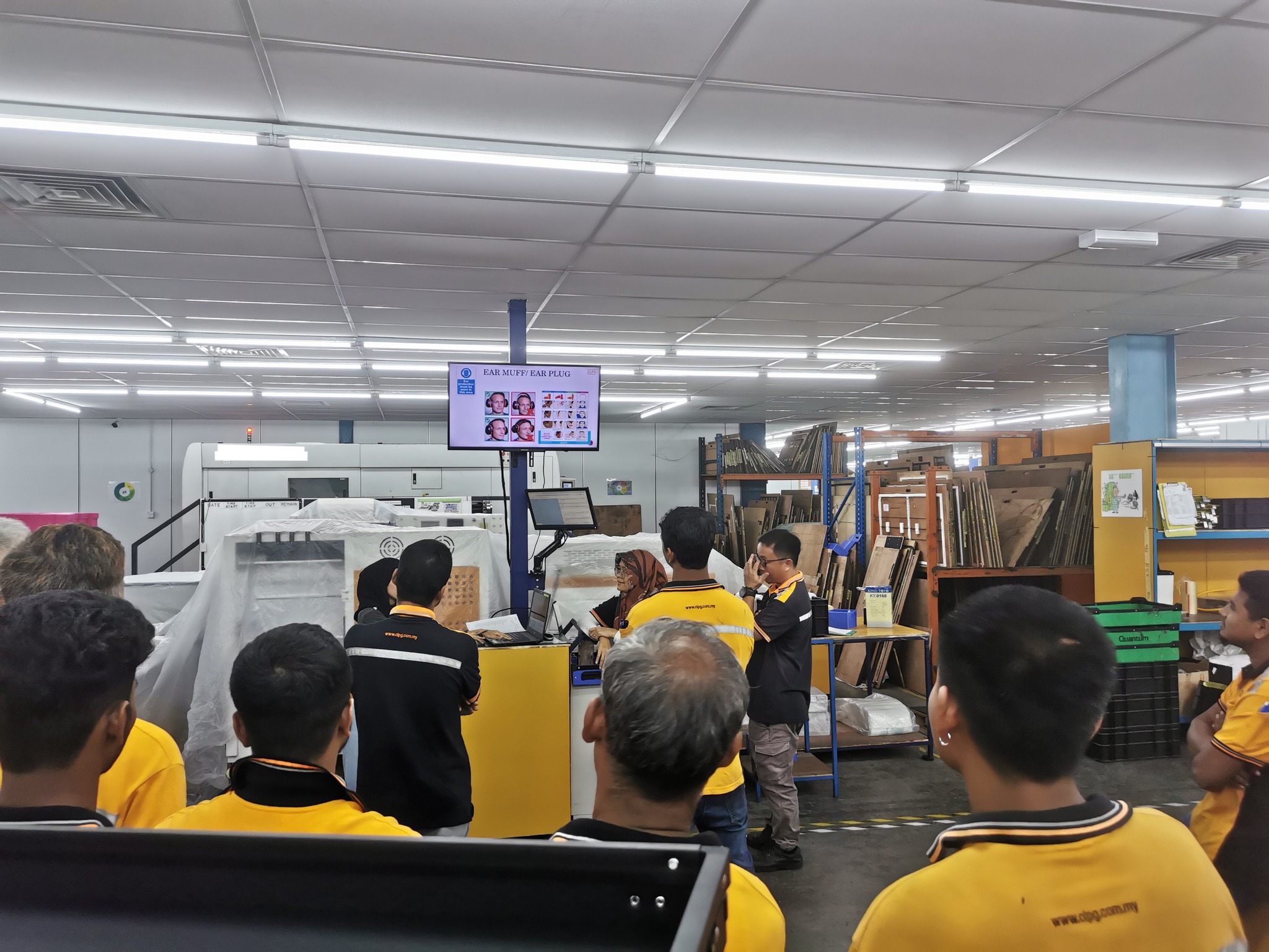 安全基準を高めるPPE講習実施中